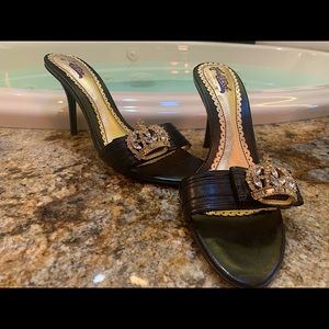 Hale bob kitten heels with queen details